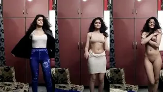 Amateur GF Taking Nude Selfies With Her Man In Bedroom