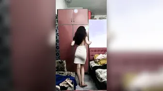 Amateur GF Taking Nude Selfies With Her Man In Bedroom