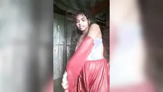 Curvy Village Babe Flashing Her Huge Assets In Selfie Video