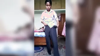 College Babe Stripping Her Clothes Off In Changing Room Secretly