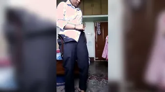 College Babe Stripping Her Clothes Off In Changing Room Secretly