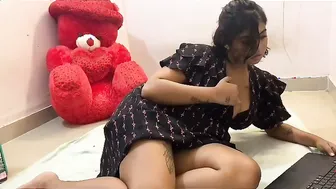 Chubby Babe Fingering Herself Watching Porn Getting Dripping Wet
