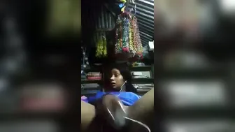 Amateur Girl Rubbing Her Pussy Hard And Moaning Loud