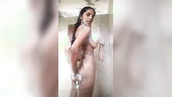 Amateur GF Taking Hot Shower Exposing Everything On Camera