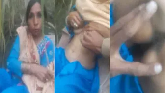 Village Aunty Bent Over Showing Her Ass To Lover On Camera