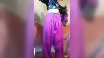 Village Bhabhi Caught Pissing Outdoors In Private Leaked Mms