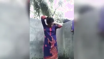 Desi Country Girl Catching Her Nude Bath On Camera For Lover