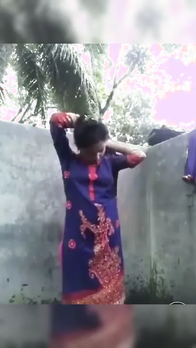 Desi Country Girl Catching Her Nude Bath On Camera For Lover