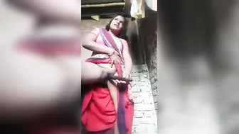 Horny Village Bhabhi Playing With Toy Getting Wet On Selfie Cam
