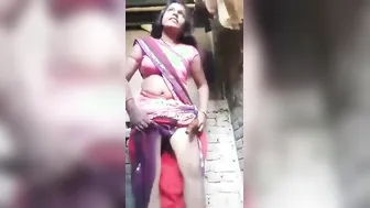 Horny Village Bhabhi Playing With Toy Getting Wet On Selfie Cam
