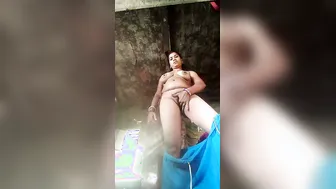Busty Aunty Filming Herself Playing With Her Dripping Pussy