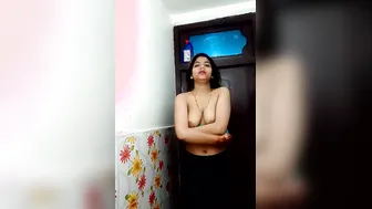 Desi Babe Stripping Naked In Bathroom Showing Everything On Cam