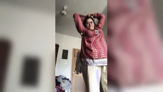Mature Aunty Stripping Naked For Her Lover On Private Selfie Cam