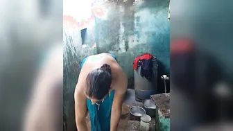 Village Aunty Bathing Naked Outdoors Caught By Hidden Camera