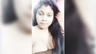 Curvy Married Babe Flashing Her Massive Tits On Webcam Alone