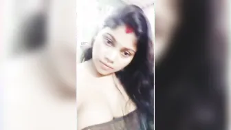 Curvy Married Babe Flashing Her Massive Tits On Webcam Alone