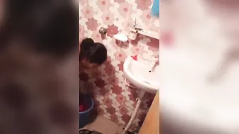 Famous Bengali Slut Bathing Naked In Leaked Private Footage