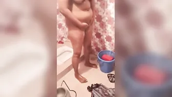 Famous Bengali Slut Bathing Naked In Leaked Private Footage
