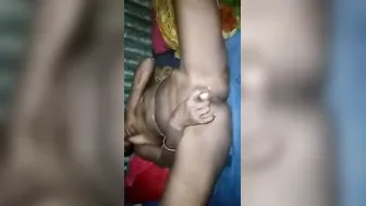 Desi Slum Wife Stuffing Her Wet Pussy With A Thick Carrot