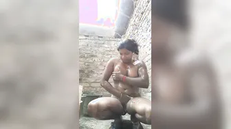 Village Bhabhi Taking Bath Secretly Filmed By Her Neighbor