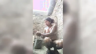 Village Bhabhi Taking Bath Secretly Filmed By Her Neighbor