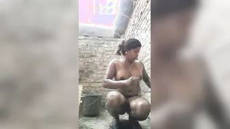 Village Bhabhi Taking Bath Secretly Filmed By Her Neighbor