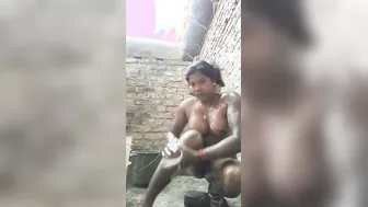 Village Bhabhi Taking Bath Secretly Filmed By Her Neighbor