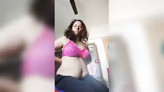 Mature Bhabhi Exposing Her Huge Natural Boobs On Camera