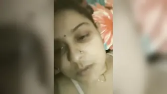 Shy Bhabhi Showing Her Tits Topless In Naughty Selfie Vid
