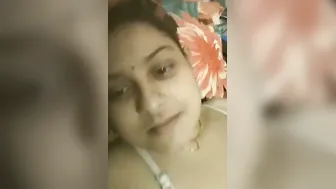 Shy Bhabhi Showing Her Tits Topless In Naughty Selfie Vid