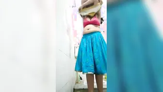 Mallu Babe Showing Her Huge Natural Boobs In Private Mms Clip