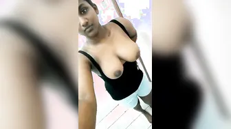 Dusky Tamil Babe Showing Off Her Natural Big Boobs At Home