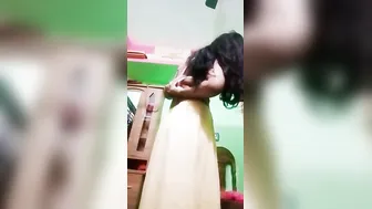 Bengali GF Showing Her Body Naked On Leaked Mms Clip