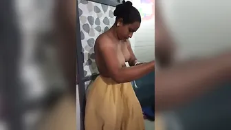 Married Woman Recording Naked Body For Her Secret Online Lover