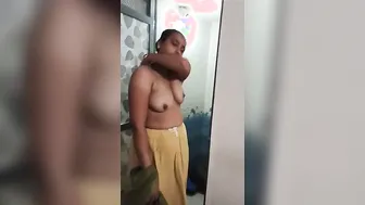 Married Woman Recording Naked Body For Her Secret Online Lover