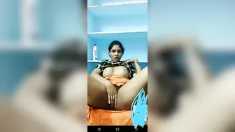 Desi Village Girl Showing Her Naked Boobs And Fat Pussy On Cam
