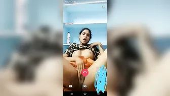 Desi Village Girl Showing Her Naked Boobs And Fat Pussy On Cam