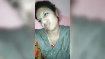 Shy GF Revealing Her Pussy While Bathing In Bathroom