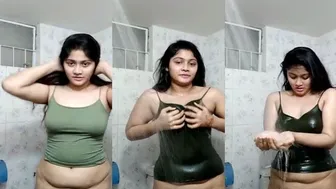 Desi Babe Dancing Naked In Shower Without Panties