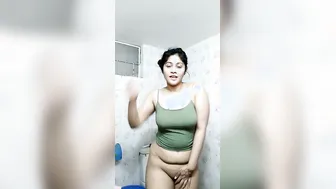Desi Babe Dancing Naked In Shower Without Panties