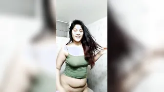 Desi Babe Dancing Naked In Shower Without Panties