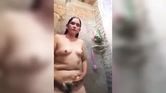 Pakistani Aunty Bathing Nude Showing Her Body On Private Cam