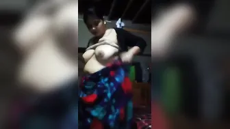 Curvy Bhabhi Exposing Her Big Tits And Tight Pussy On Webcam