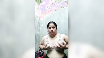 Married Bhabhi Secretly Filmed Taking Bath Showing Everything