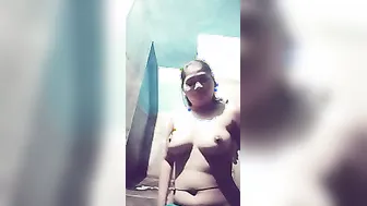 Busty Desi Babe Flashing Her Big Tits And Hairy Pussy On Cam