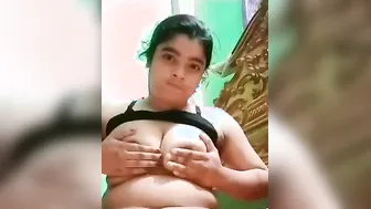 Thick Desi Girl Spreading And Showing Her Pussy Close Up