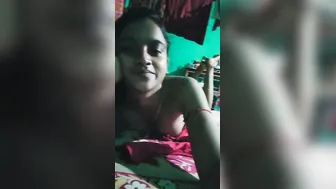 Cute Desi GF Showing Off Her Naked Body In New Video