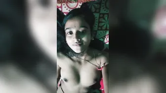 Cute Desi GF Showing Off Her Naked Body In New Video