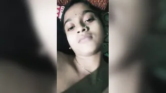Cute Desi GF Showing Off Her Naked Body In New Video