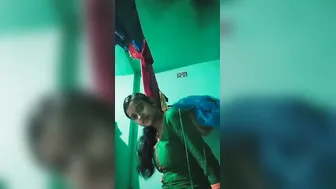 Cute Desi GF Showing Off Her Naked Body In New Video